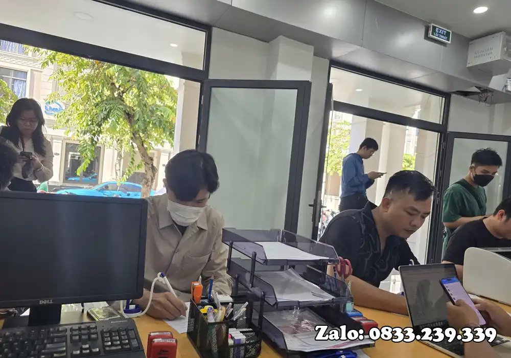 Thi sa hình bằng lái xe mô tô hạng A tại Tăng Nhơn Phú Học viên luyện chạy sa hình mô tô hạng A tại Tăng Nhơn Phú trên sân tập